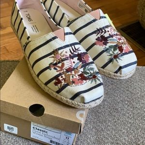 Toms floral stripe embroidered